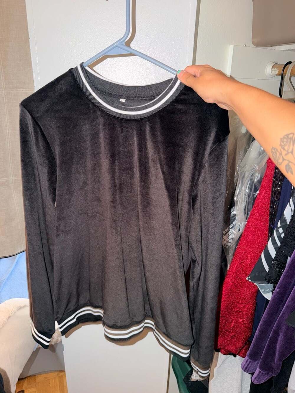 Unbranded Velour Sweatshirt Size L Black Striped Trim Crewneck Pullover